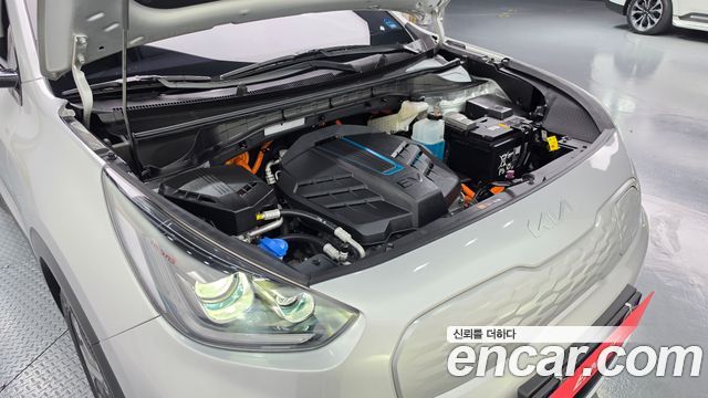 Kia Niro Plus Air 2023 — фото 6