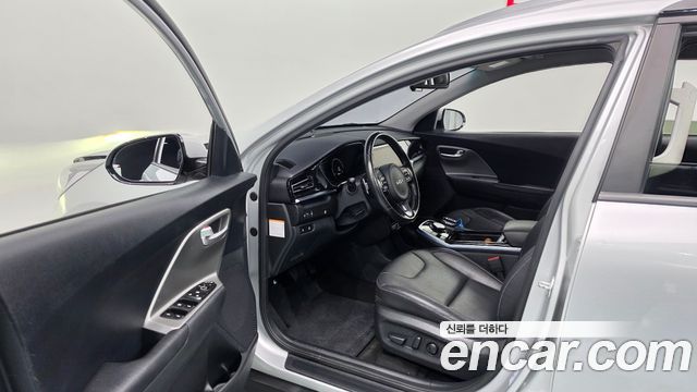 Kia Niro Plus Air 2023 — фото 10