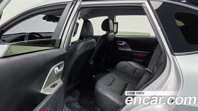 Kia Niro Plus Air 2023 — фото 11