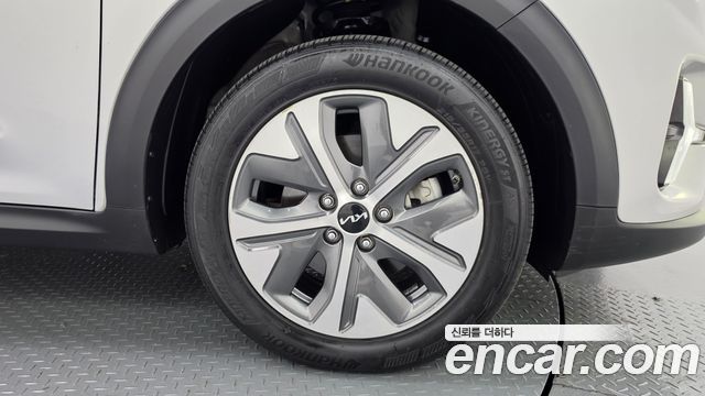 Kia Niro Plus Air 2023 — фото 21