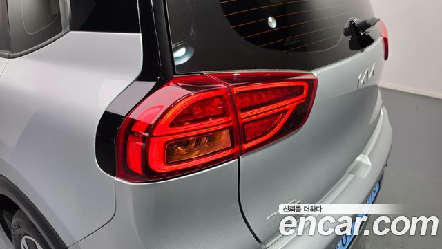 Kia Niro Plus Air 2023 — фото 23