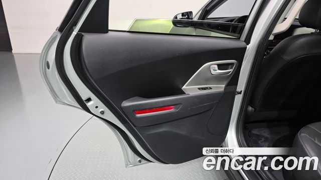 Kia Niro Plus Air 2023 — фото 25