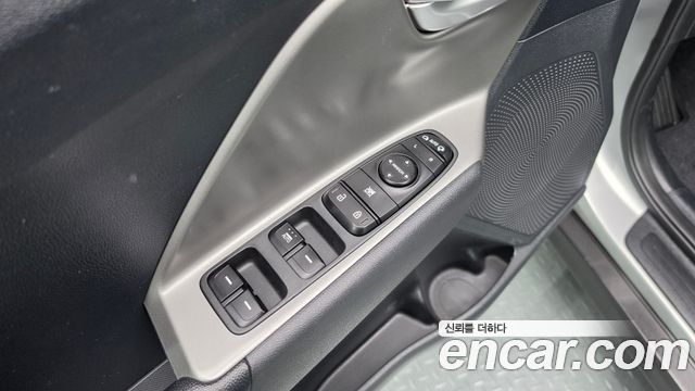 Kia Niro Plus Air 2023 — фото 27