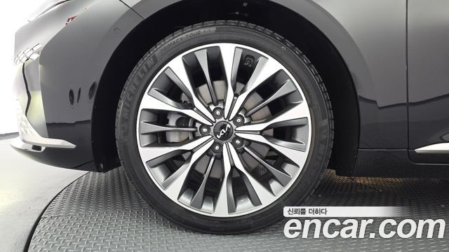Kia K8 2.5 Gasoline 2WD Noblesse 2023 — фото 5