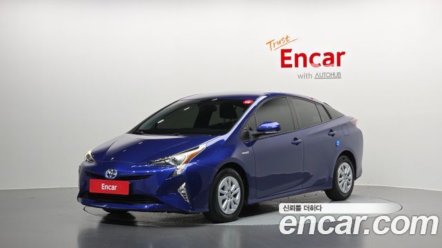 Toyota Prius (IV) 1.8 E 2018 — фото 1