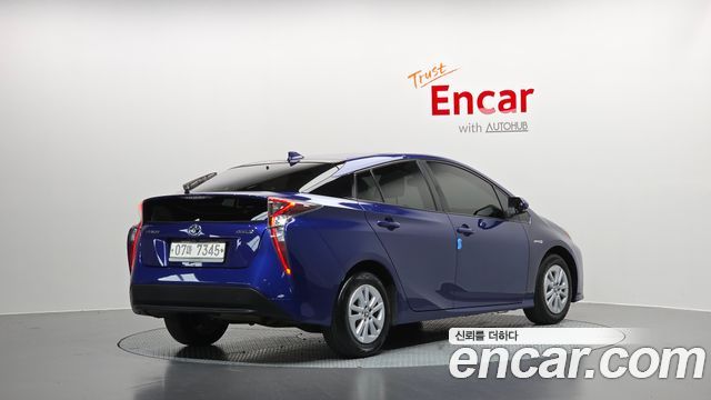 Toyota Prius (IV) 1.8 E 2018 — фото 2