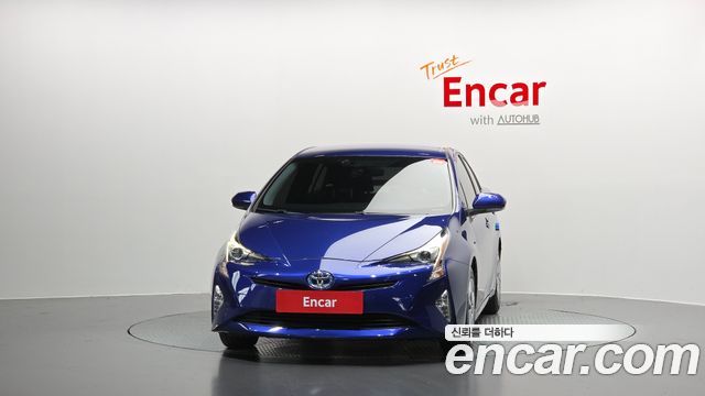 Toyota Prius (IV) 1.8 E 2018 — фото 3