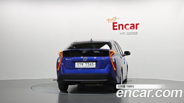 Toyota Prius (IV) 1.8 E 2018 — фото 4