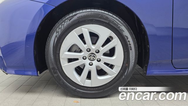 Toyota Prius (IV) 1.8 E 2018 — фото 5