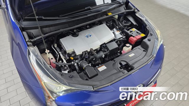 Toyota Prius (IV) 1.8 E 2018 — фото 6