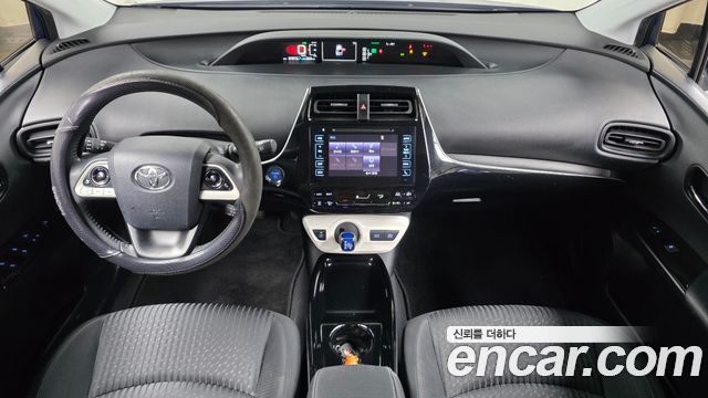 Toyota Prius (IV) 1.8 E 2018 — фото 7
