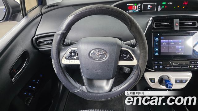 Toyota Prius (IV) 1.8 E 2018 — фото 13