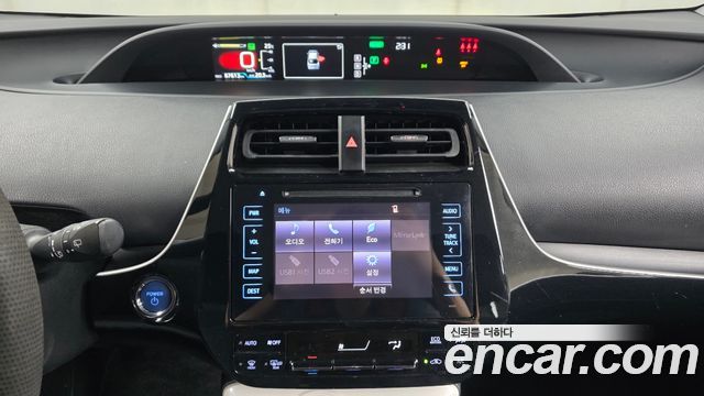 Toyota Prius (IV) 1.8 E 2018 — фото 16