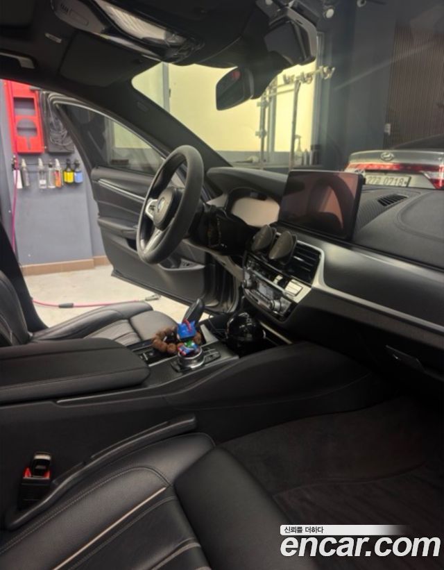 BMW 5 Series (G30) 520i M Sport 2023 — фото 11