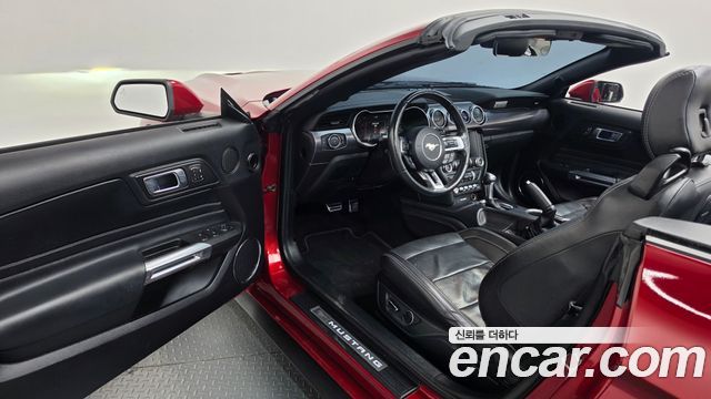 Ford Mustang Convertible 2018 — фото 10