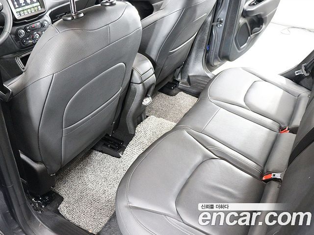 Jeep Renegade 1.3 Limited 2022 — фото 21