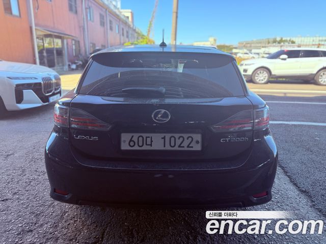 Lexus CT200h 1.8 Compact Luxury ZWA10 2011 — фото 2