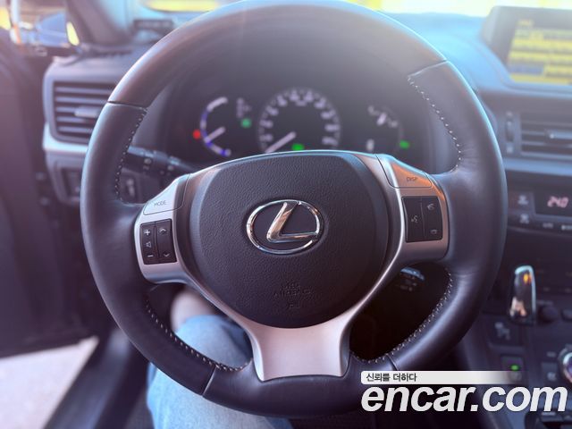 Lexus CT200h 1.8 Compact Luxury ZWA10 2011 — фото 10