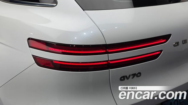Genesis Electrified (GV70) e-AWD 2022 — фото 23
