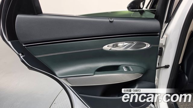 Genesis Electrified (GV70) e-AWD 2022 — фото 25