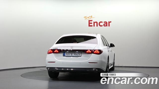 Mercedes-Benz E-Class (W214) E200 Avantgarde 2024 — фото 4