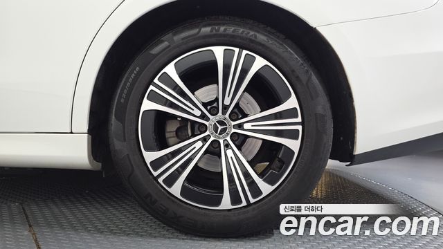 Mercedes-Benz E-Class (W214) E200 Avantgarde 2024 — фото 21