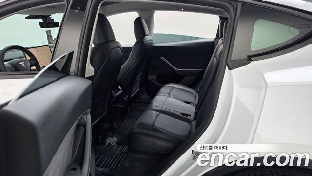 Tesla Model Y RWD 2023 — фото 11