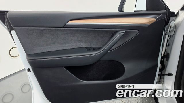 Tesla Model Y RWD 2023 — фото 24