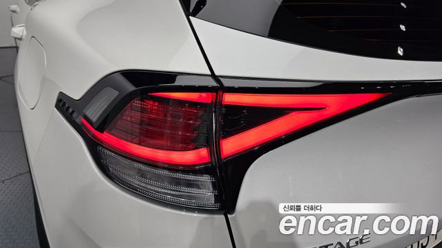 Kia Sportage (V) Diesel 2.0 2WD Prestige 2022 — фото 23