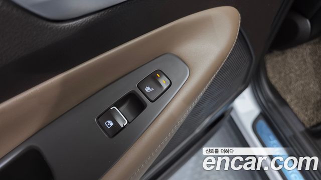 Hyundai Santa Fe Gasoline 2.5T 2WD Prestige 2023 — фото 37