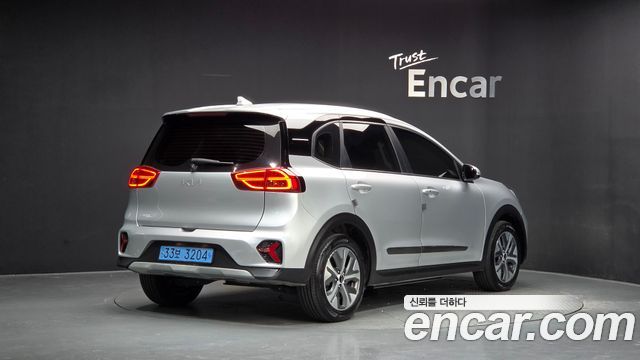 Kia Niro Plus Air 2023 — фото 2