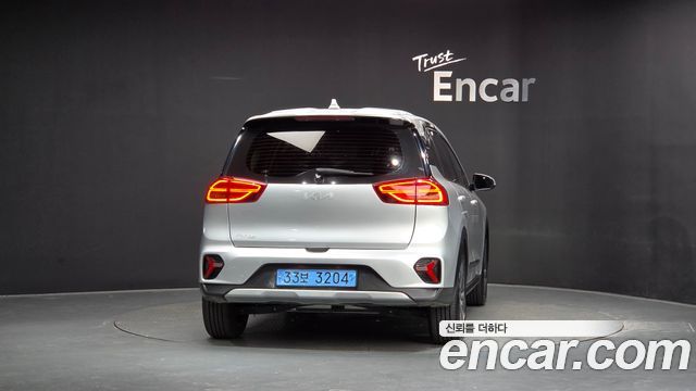 Kia Niro Plus Air 2023 — фото 4