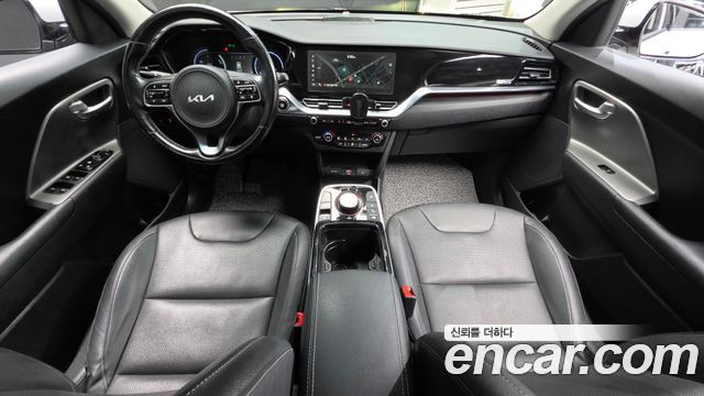 Kia Niro Plus Air 2023 — фото 7
