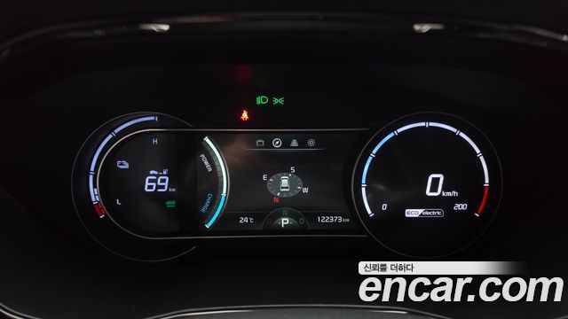 Kia Niro Plus Air 2023 — фото 8