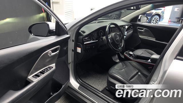 Kia Niro Plus Air 2023 — фото 10