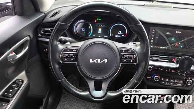 Kia Niro Plus Air 2023 — фото 12