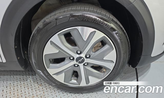 Kia Niro Plus Air 2023 — фото 21