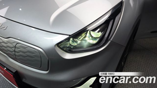 Kia Niro Plus Air 2023 — фото 22
