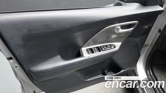 Kia Niro Plus Air 2023 — фото 24