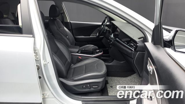 Kia Niro Plus Air 2023 — фото 26