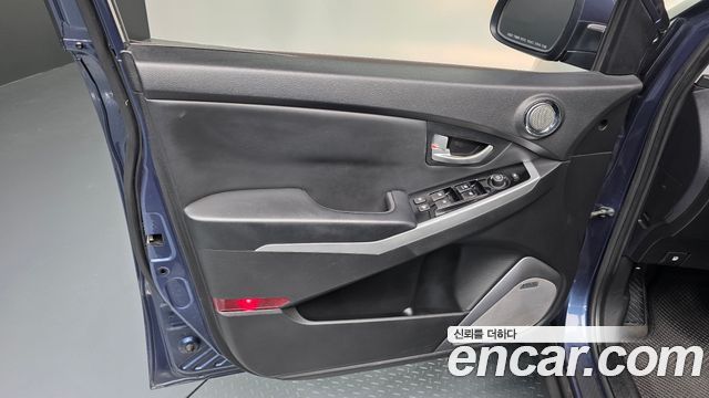 KG Mobility (SsangYong) Korando C 2.0 CVT 2WD Deluxe 2014 — фото 24