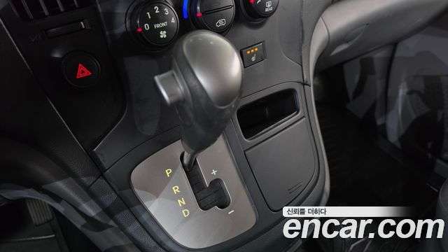 Hyundai Grand Starex 5-Seater VAN CVX Deluxe 2015 — фото 9