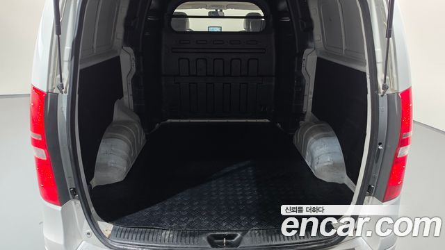 Hyundai Grand Starex 5-Seater VAN CVX Deluxe 2015 — фото 17