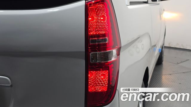 Hyundai Grand Starex 5-Seater VAN CVX Deluxe 2015 — фото 23