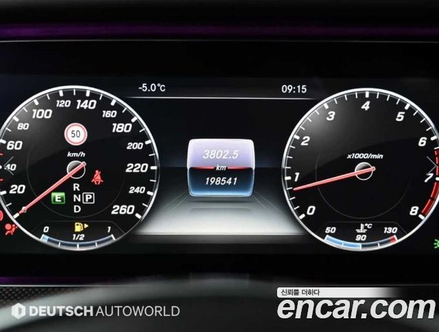 Mercedes-Benz E-Class (W213) E300 4MATIC AMG Line 2017 — фото 8