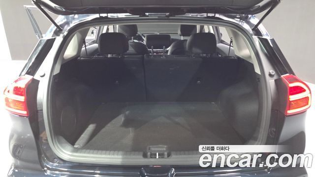 Kia Niro 1.6 HEV Noblesse Special 2020 — фото 18