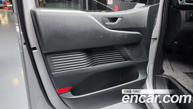 Hyundai Staria Cargo 5-Seater Modern 2023 — фото 19