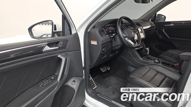 Volkswagen Tiguan (II) 2.0 TDI 4-Motion Premium 2022 — фото 10