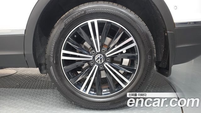 Volkswagen Tiguan (II) 2.0 TDI 4-Motion Premium 2022 — фото 21