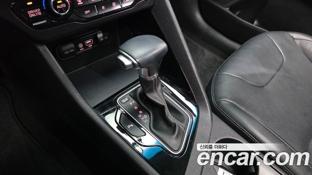 Kia Niro Noblesse 2017 — фото 9